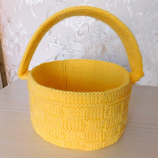 Ravelry Knit easter basket pattern by Lyudmila Zhaivoronok