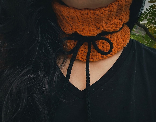 Lenore Cowl Choker