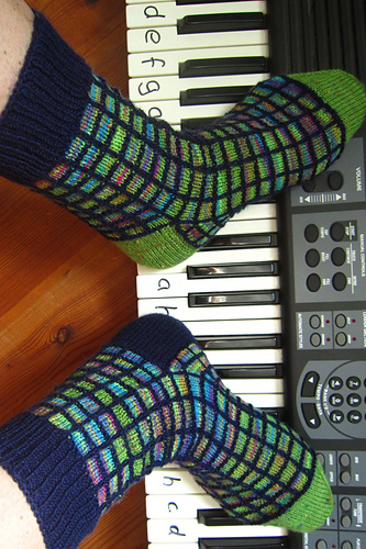 Ravelry: Mosaic Socken Karo pattern by Dela Hausmann