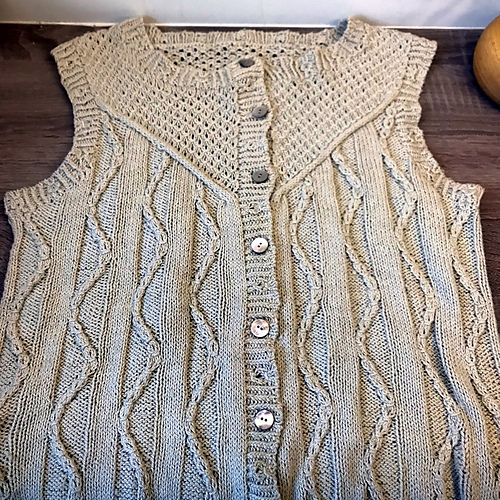 p.42 Bas-Relief Vest 다른 모습 2