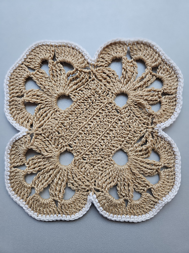 Vintage Flower Lace Square Motif