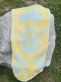 Bumble & Bloom Overlay Mosaic Crochet Wall Hanging Decor Pattern