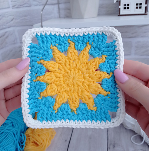 Sunshine Granny Square photo 4