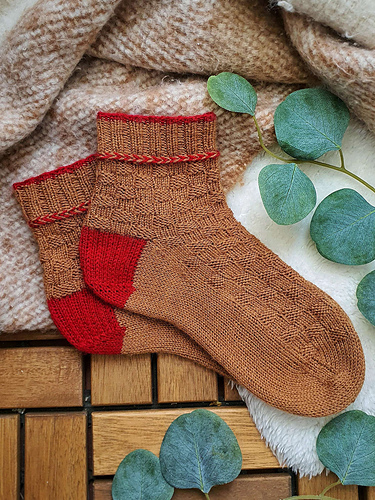 Berry Basket Socks