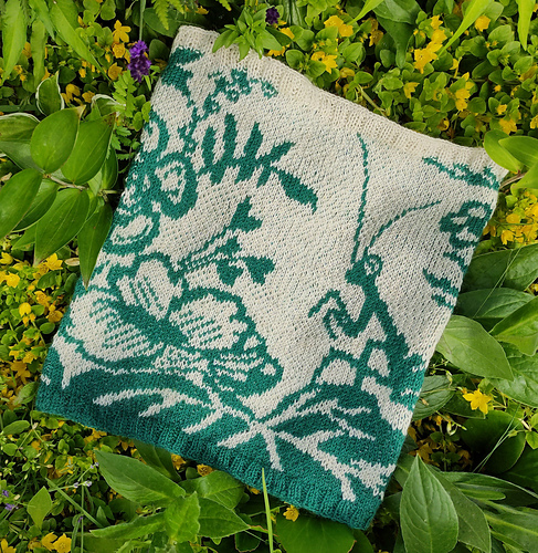 Ravelry: Mantis and Flowers Cowl pattern by Hui WANG HARBICH