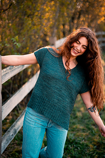 Model wearing size 40" with 4" ease © Wool & Pine © Wool & Pine