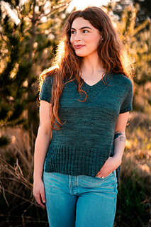 Model wearing size 40" with 4" ease © Wool & Pine © Wool & Pine