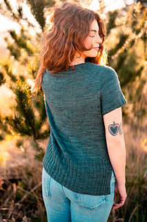 Model wearing size 40" with 4" ease © Wool & Pine © Wool & Pine
