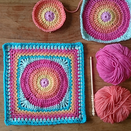 Ravelry: Framed Circle Square pattern by Leonie Morgan