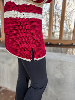 Shown in Unity Worsted in Garnet (MC) and Natural (CC)