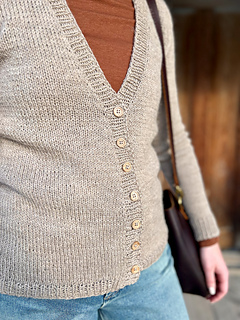 Shown in Harmony DK in Sand