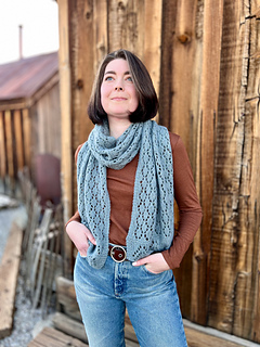 Shown in Trinity Cashmere in Seasalt