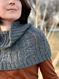 Shown in Harmony Worsted in Ash