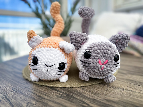 Ravelry: Loaf Cats Bella and Linus pattern by Ragnhild Hynne