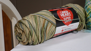 RED HEART E305.3966 Super Saver Ombre Yarn, Crème De Mint