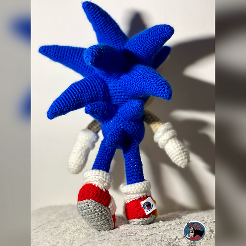 Amigurumi Blue Hedgehog - Jeanna Giorgi - CaptainCrochetFR