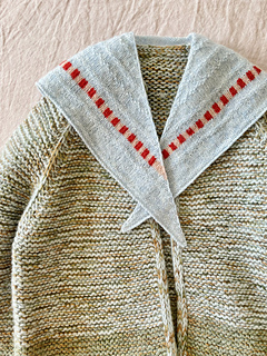 Mini size placed on cardigan for 10-11 years old