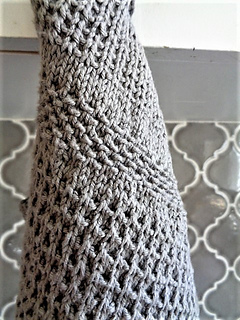 Variance in gauge are a design feature adding to the rustic charm of this 1 skein everyday heirloom.