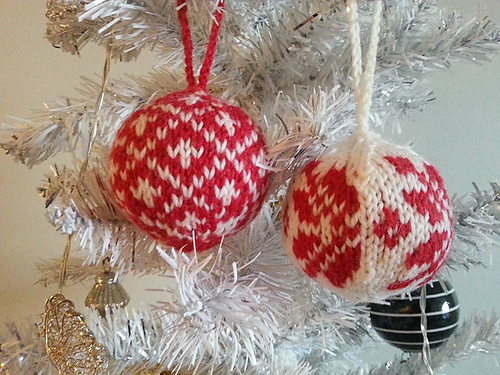 Julekuler 24 strikkede julekugler - Zifrone