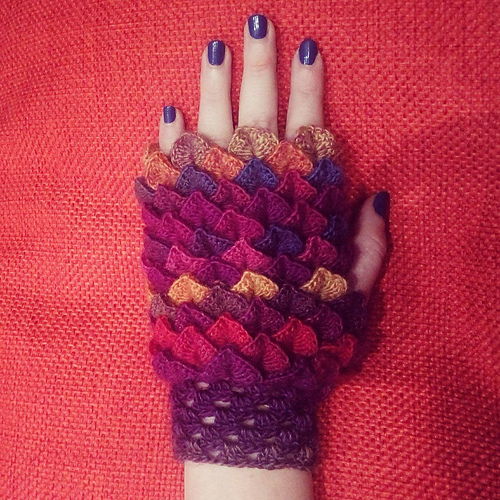 Dragon Scales Fingerless Gloves photo 1