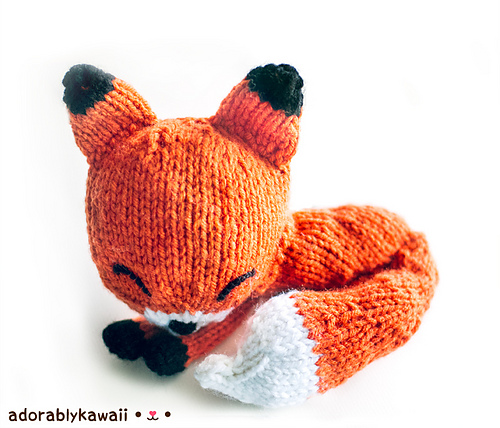 Knit Sleepy Fox Amigurumi - Amanda Maciel