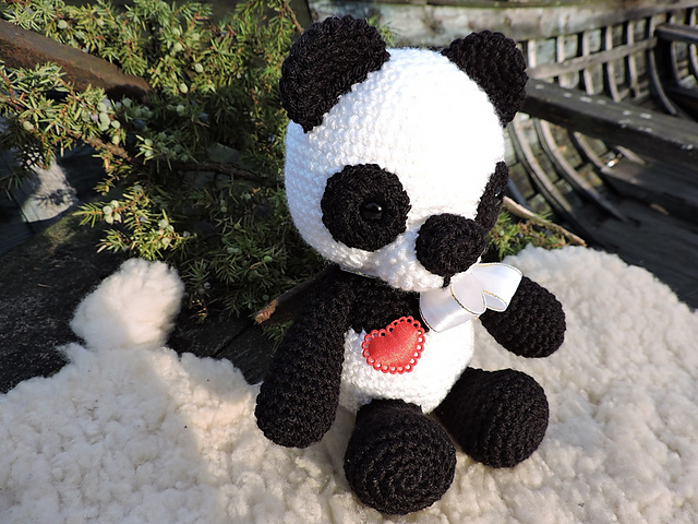 Ravelry: The Panda Bear - Amigurumi pattern by Kipre & Pähkla