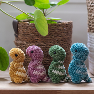 It seems that I have accidentally switched from 4.5 crochet to 4.75 for the blue dino