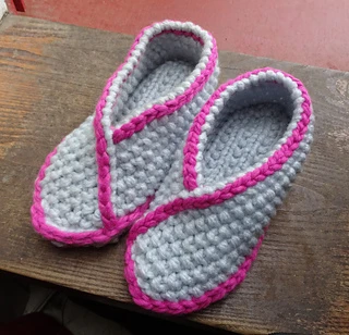 Sole and upper knitted flat then joined. Warm, cosy and machine washable.