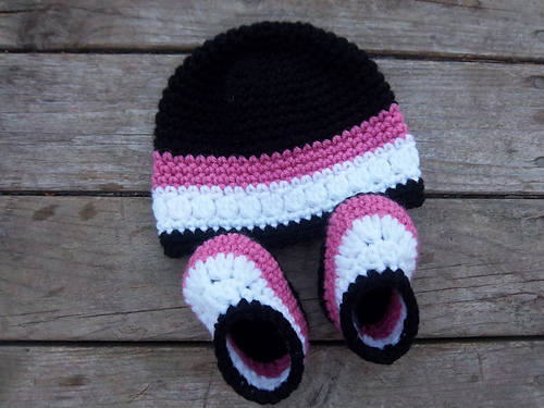 Newborn Baby Shoes and Hat photo 1
