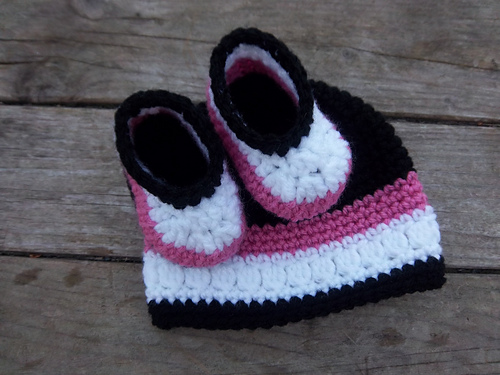 Newborn Baby Shoes and Hat photo 5