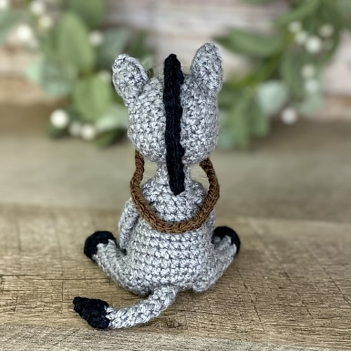 Ravelry Mini Horse Unicorn pattern by Amanda Ray