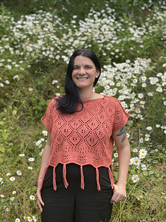 Size 53" shown on a 34" model. Knit with
The Fibre Co. Luma *DK
