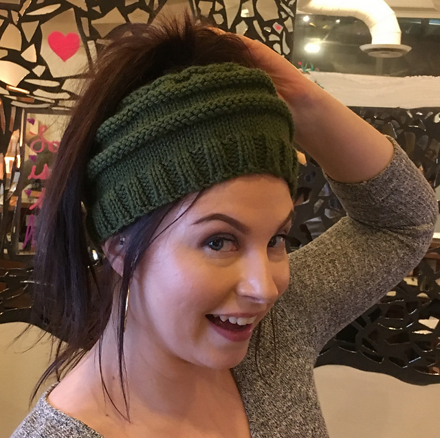 messy bun hat free knitting pattern