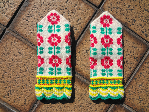 Happy Roses Mittens photo 3