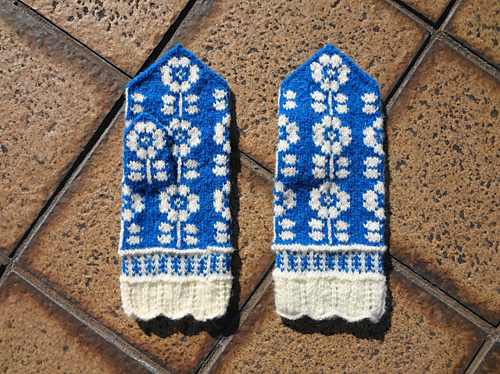Happy Roses Mittens photo 4