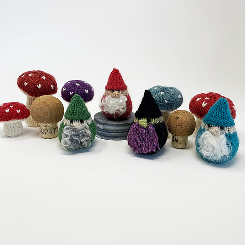 ravelry-october-pocket-gnome-pattern-by-amy-munson