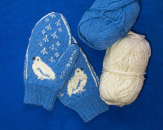 Ravelry: Ptarmigan Mittens | Bird Mittens pattern by Anaïs Bayle