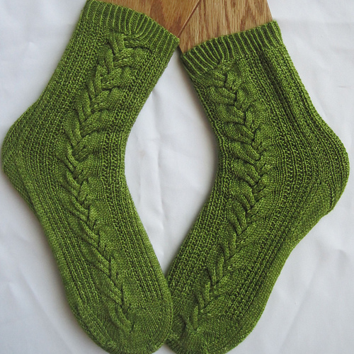 Lynth Cabled Socks