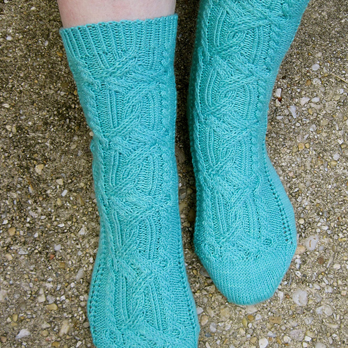 Ravelry Busy Bee Socks pattern by Linda Lehman