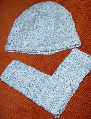 Suzies Hat & Fingerless Mitts photo 2