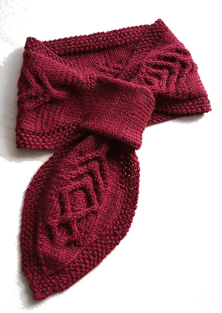 Ravelry: Neckwarmer Red Desire pattern 