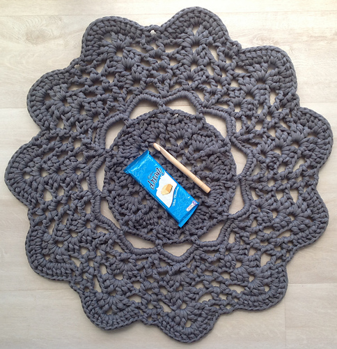 lacy doily t-shirt yarn rug photo 6