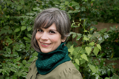 Synkront ildflue - Theressa Silver