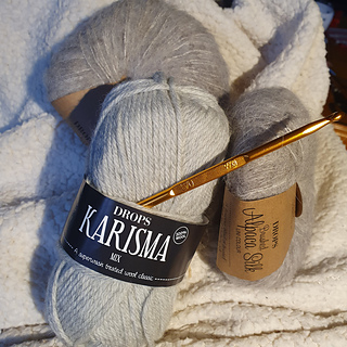 Karisma 72 Ljus Pärlgrå. Brushed Alpaca Silk 02 Ljus Grå