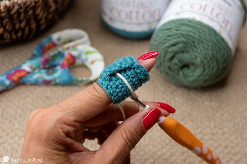 Finger Cuff Yarn Guide photo 8