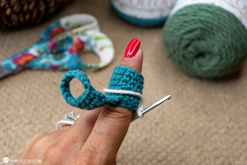 Finger Cuff Yarn Guide photo 6