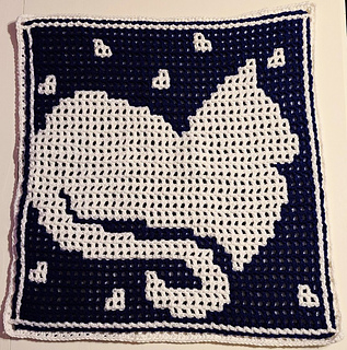 Interlocking crochet method used by cyncitycrochets; white used as MC