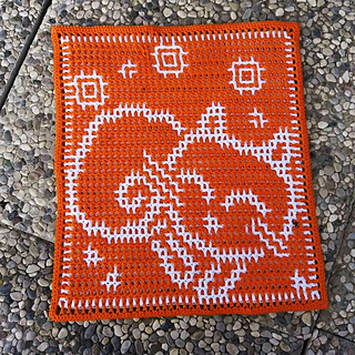 Wrong side of interlocking crochet sample by Maja Serec