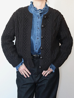 Wearing size S with 25 cm positive ease.