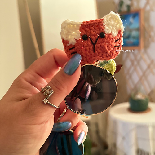 Cat Glasses Holder Brooch